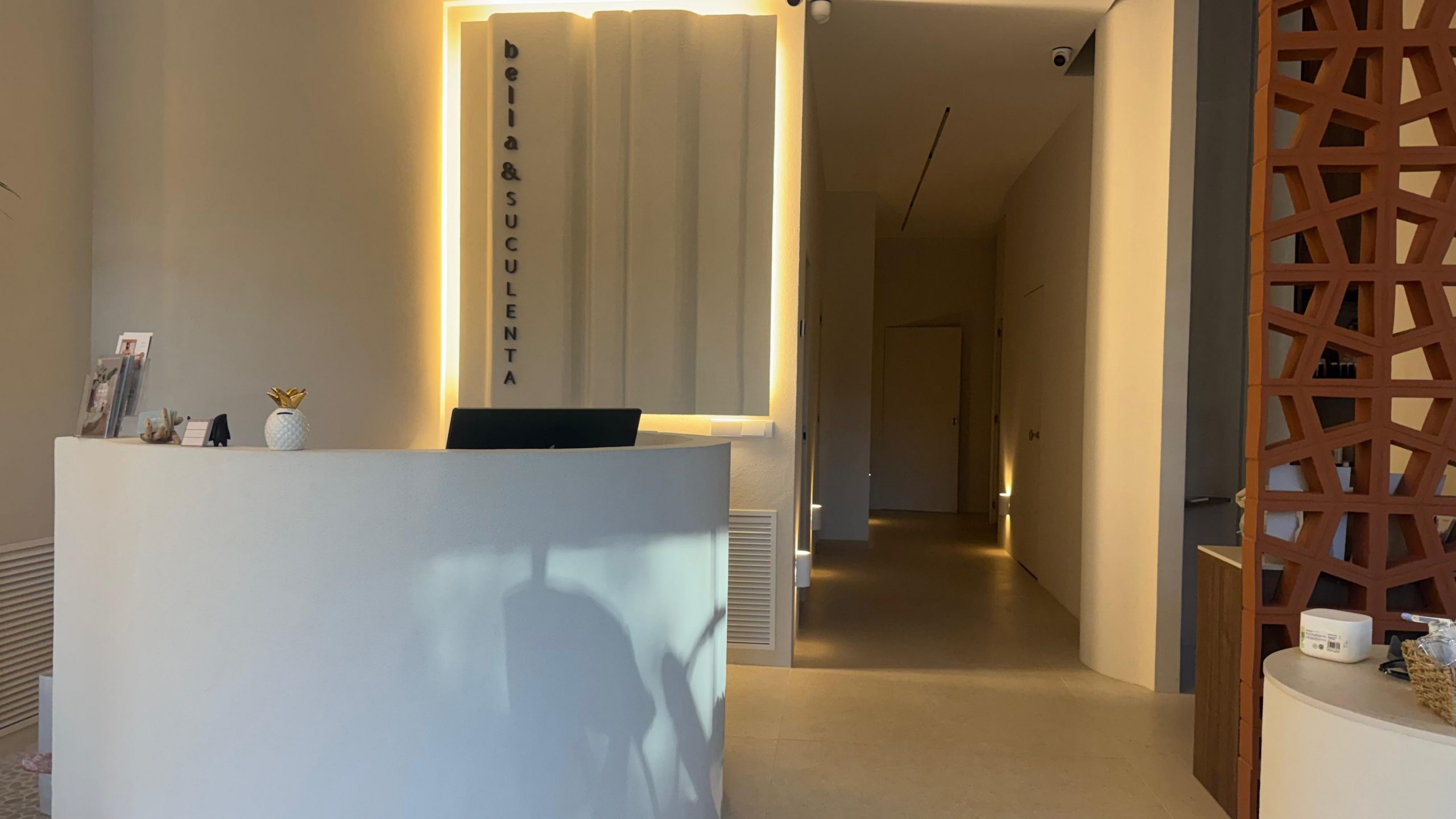 Centro de belleza, centro estético, con profesionales en estética